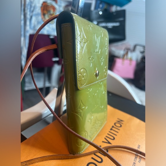 Authentic Louis Vuitton Vernis Crossbody - Picture 7 of 17